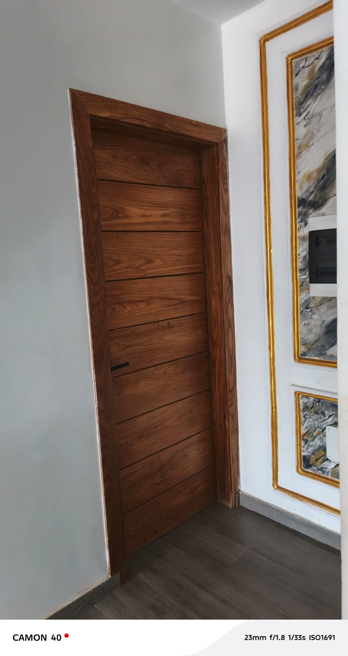 Porte en bois laminé